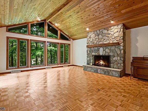 3rd image of 37 Heather Ln