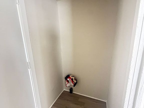 5th image of 809 Oval St