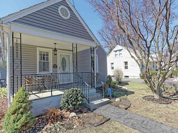3rd image of 3 Clinton Ave