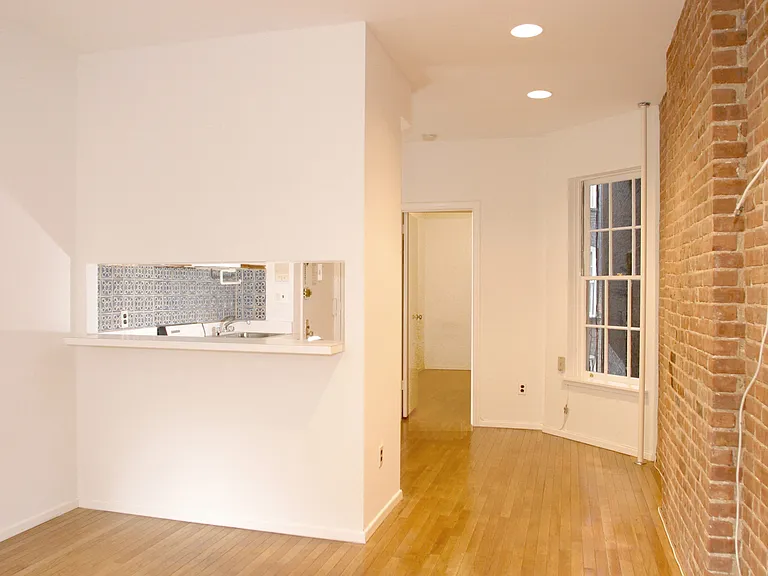 321 E 75th St #3FE — Photo 2