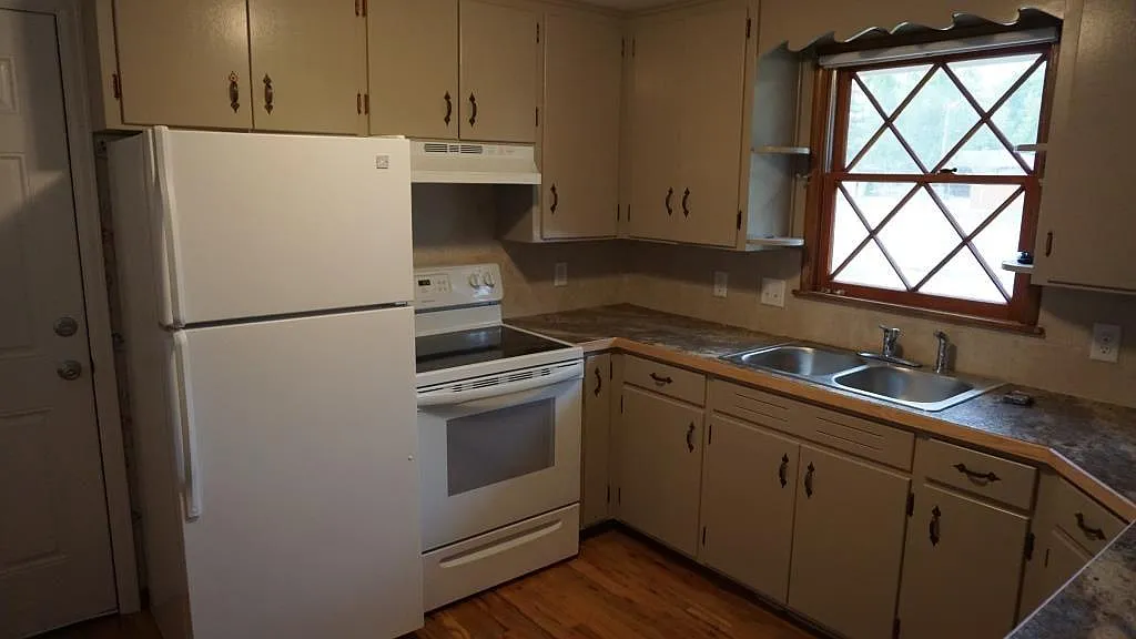2 bed, 1010 sqft, $2,300 — Photo 4