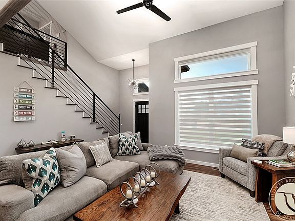 3rd image of 2 Alpine Cir
