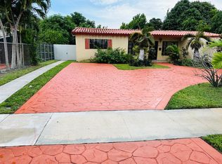 580 W 39th Pl, Hialeah, FL 33012