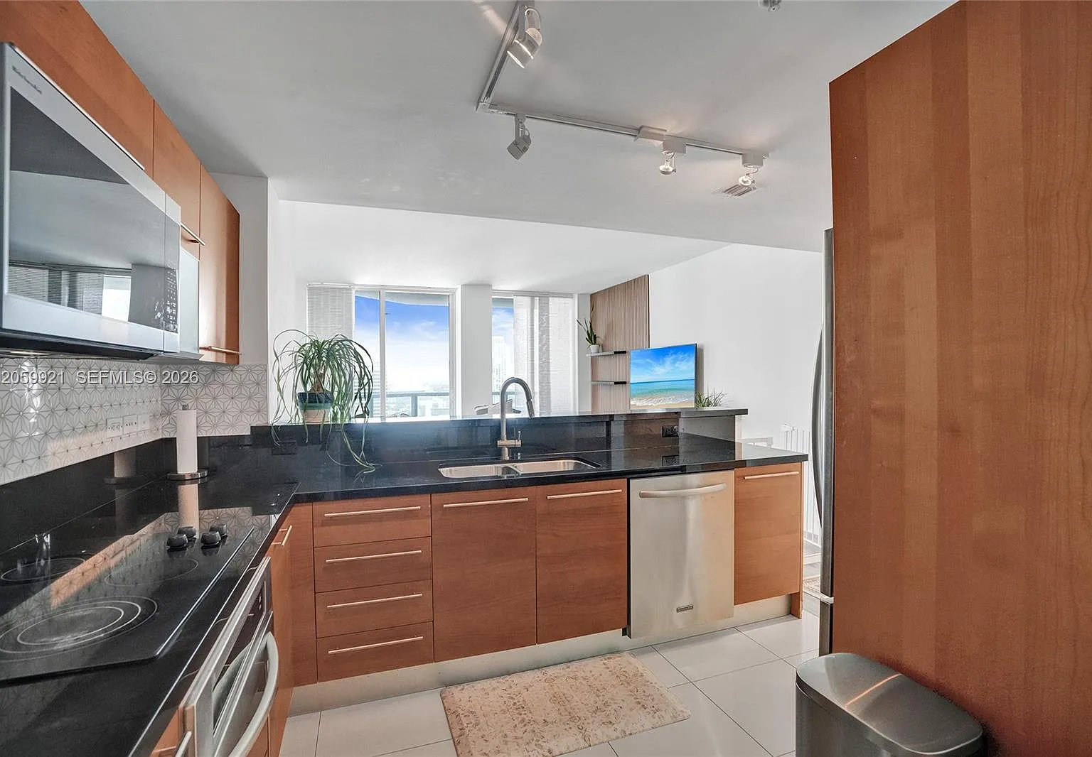 Studio, 630 sqft, $4,000 — Photo 1
