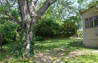 4th image of 904 S Crisp Ave