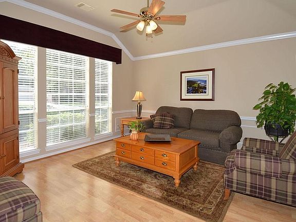 4th image of 3206 Hickory Falls Dr