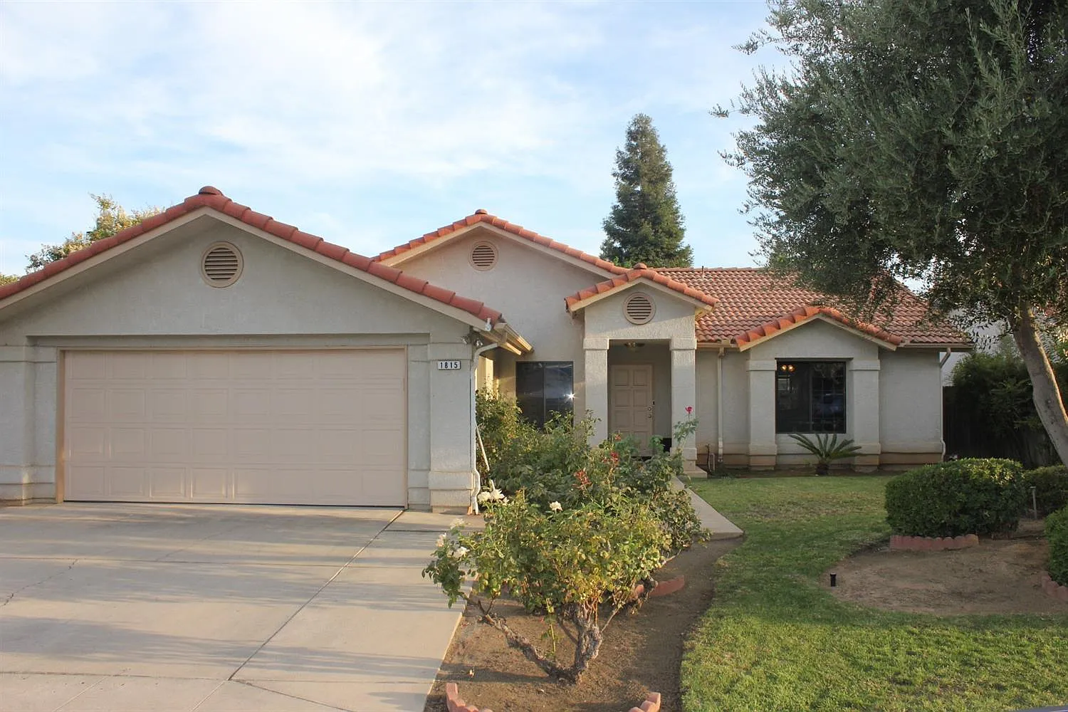 1815 E Ryan Ln photo 1
