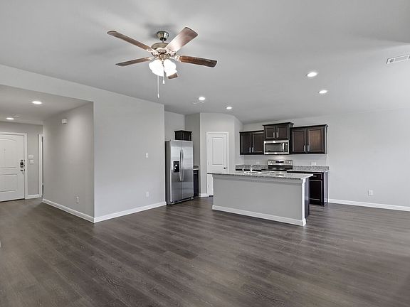 4th image of 323 Seclusion Dr