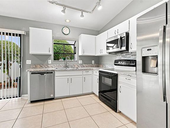 3rd image of 5036 CYPRESS TRACE DRIVE
