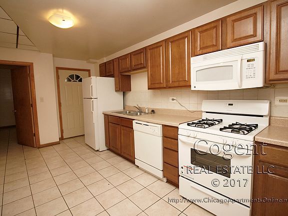 2nd image of 2334 N Sacramento Ave APT 1