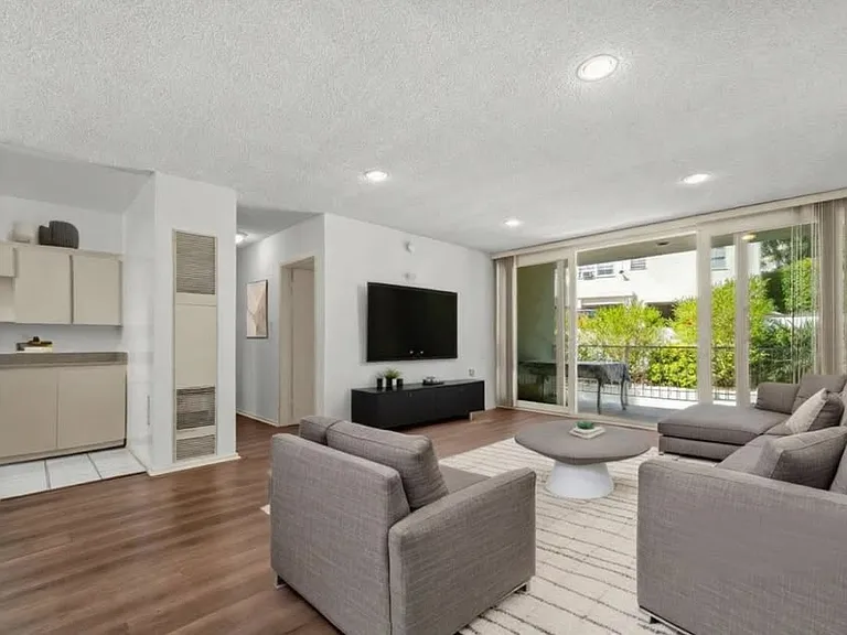 691 1/2 Levering Ave — Photo 2