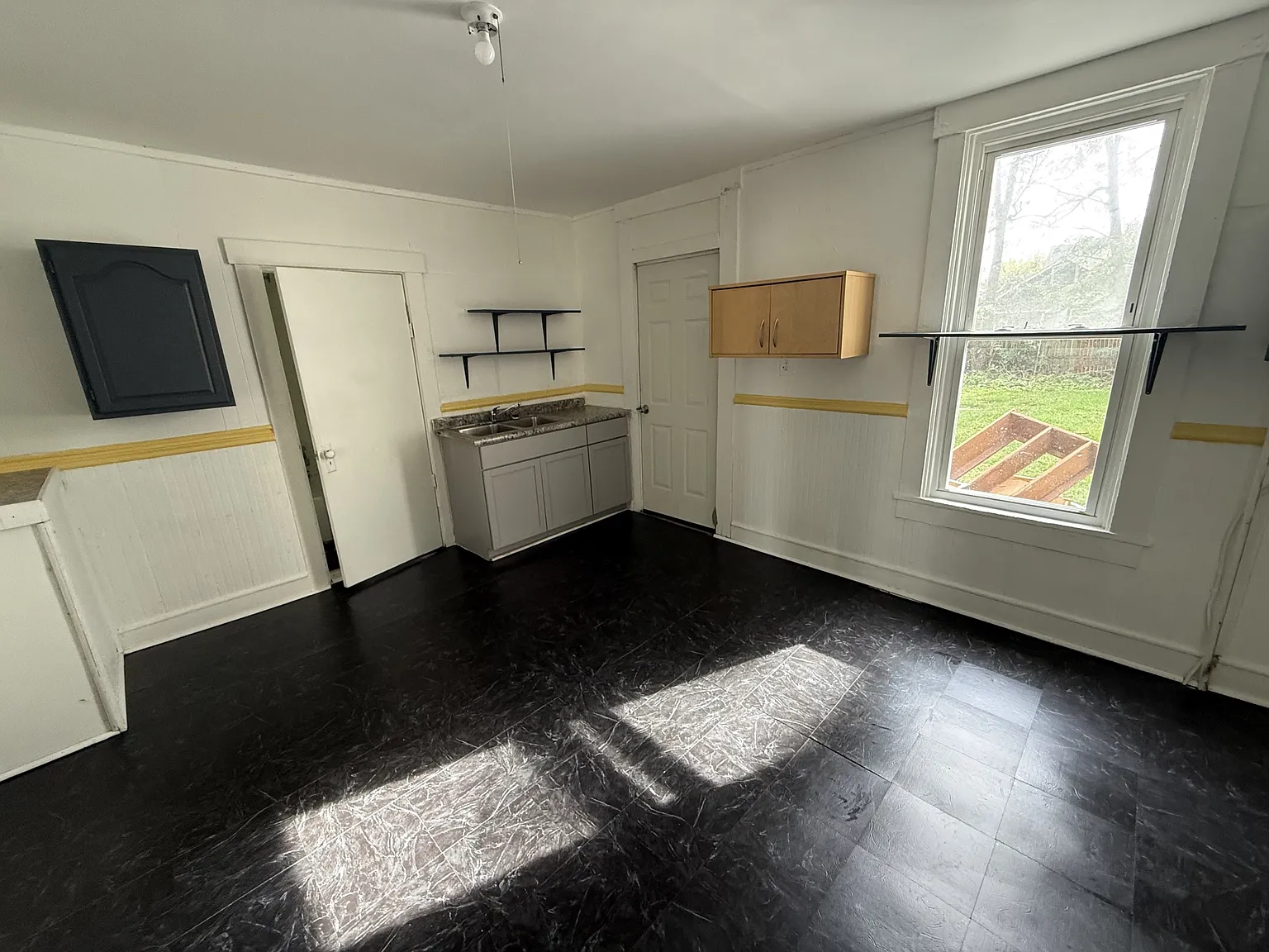 243 Chestnut Avenue - 1 — Photo 4