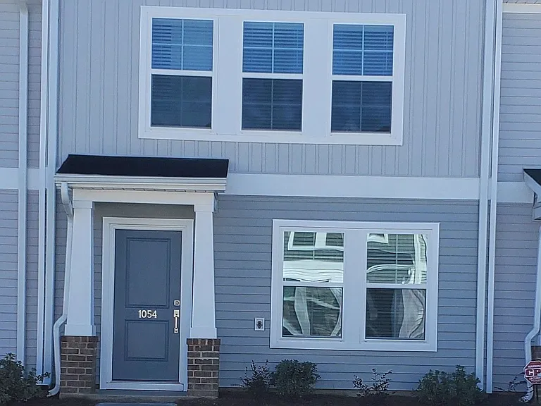 1054 Astoria Dr #MAIN — Photo 2