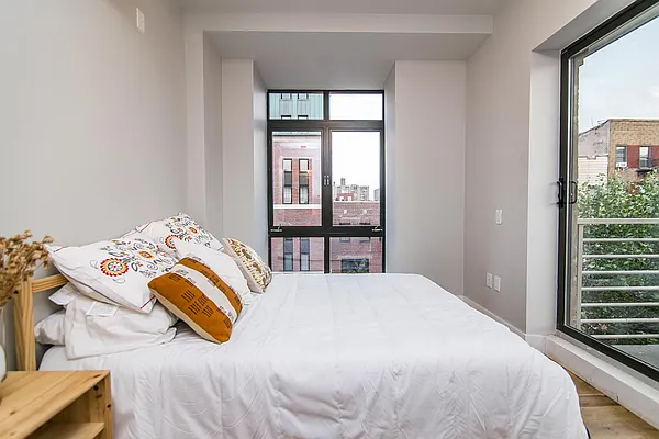 Rented by Nooklyn NYC LLC | media 80
