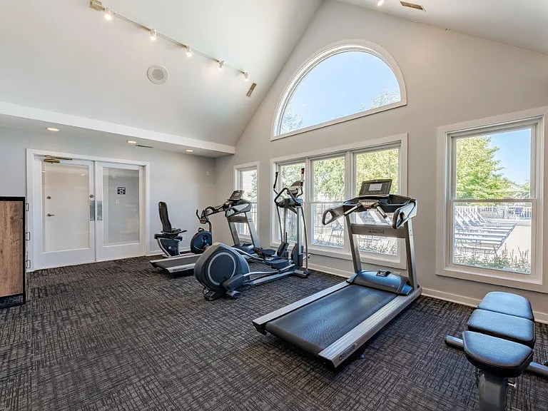 Wexford Lakes Apartments and Townhomes — Photo 32