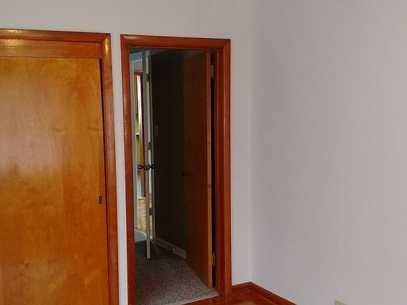 3rd image of 610 Park Pl