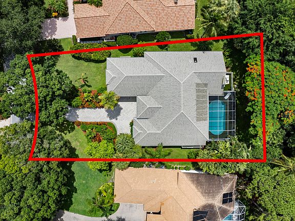 3rd image of 136 N River Drive W