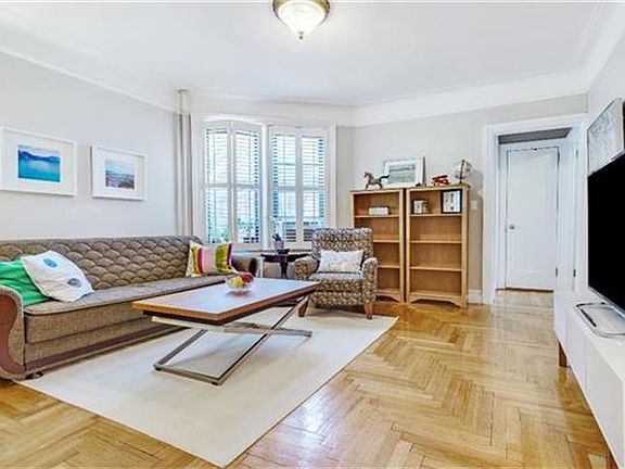 2nd image of 305 E 88th St APT 5D