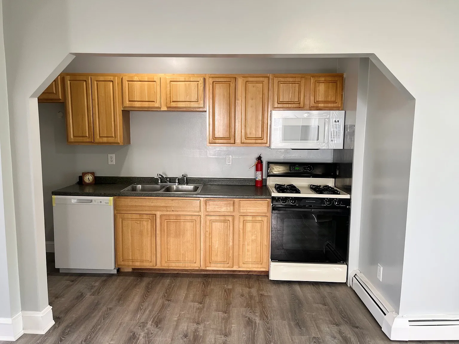 2 bed, 800 sqft, $1,550 — Photo 2