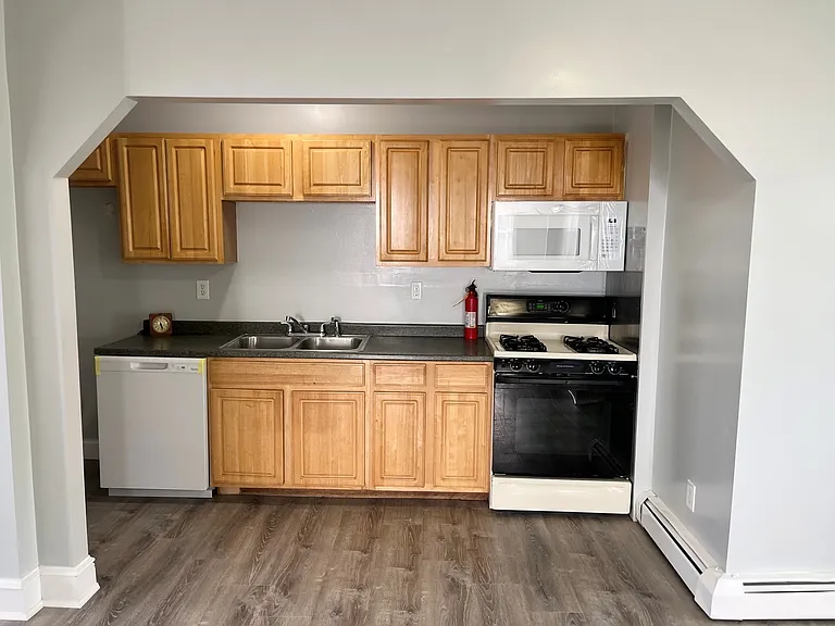 233 Division St #2W — Photo 2