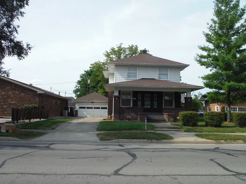 814 W 3rd St