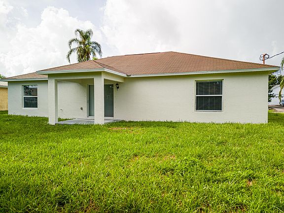 2nd image of 443 SW Kabot Avenue