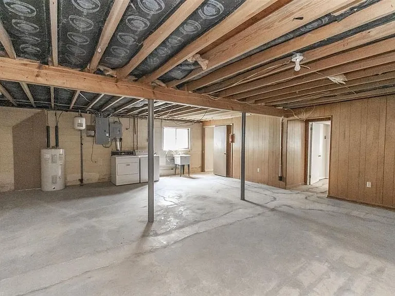 601 Broce Dr — Photo 3