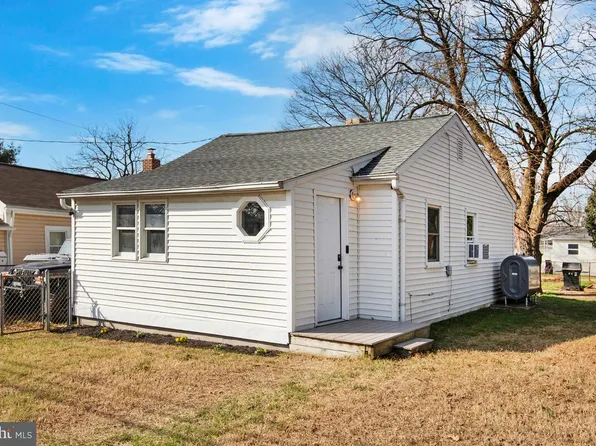 7922 W End Dr, Baltimore, MD 21226