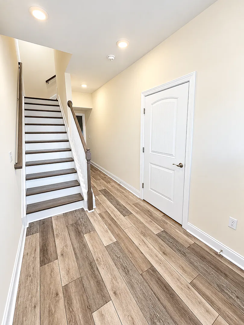 Like New Townhouse for Rent — Photo 3