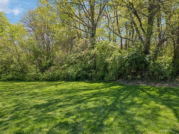 3rd image of 410 Dabney Dr