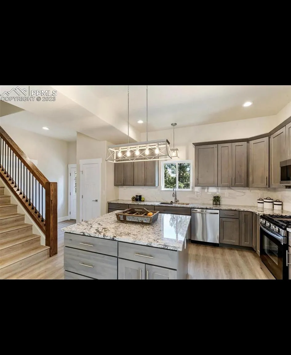 3 bed, 1539 sqft, $2,650 — Photo 2