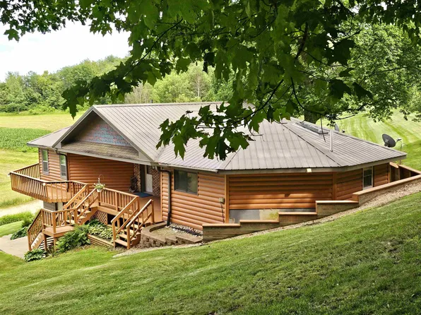 27427 Barnett Ln, Lone Rock, WI 53556
