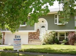 702 Ridgeway Ave, Grove City, PA 16127