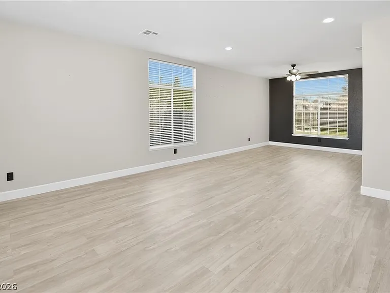 747 Canyon Crest Dr — Photo 3