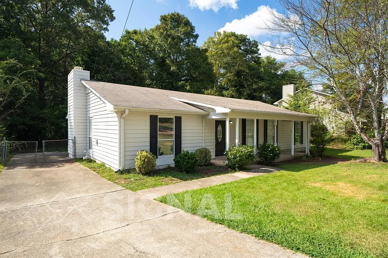 4 bed, 2.0 bath, 1944 sqft, $1,695 — Photo 2