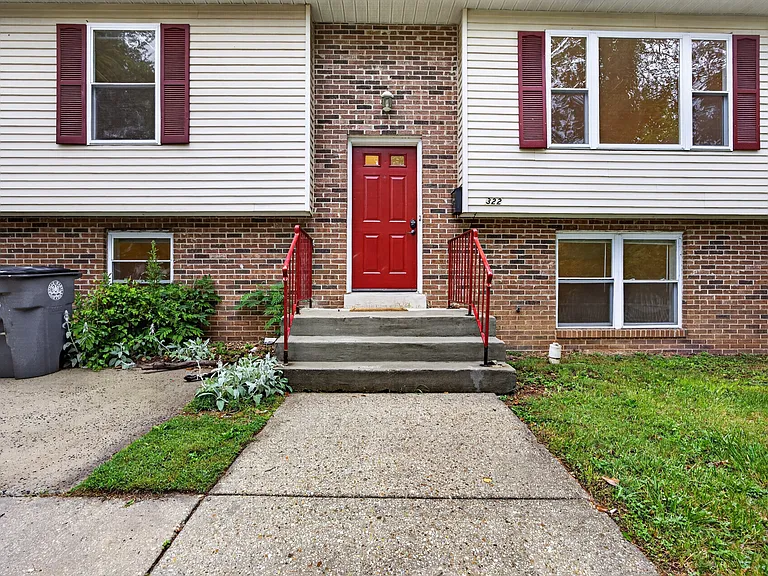 322 Howard Ave — Photo 32