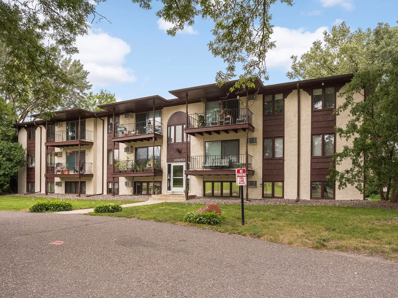 2 bed, 1100 sqft, $1,585 — Photo 3