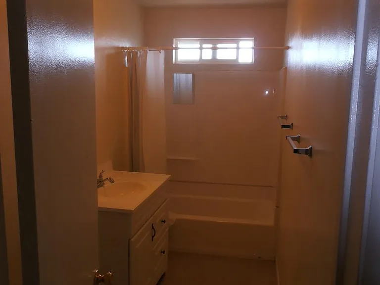 1145 N Mayfair Ave #F — Photo 16