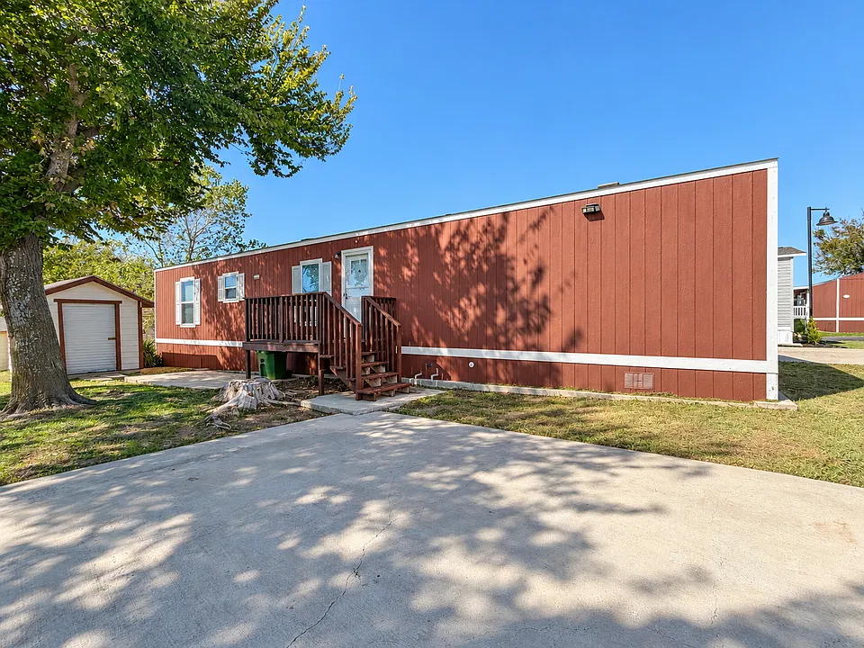 709 N Collins Fwy #113