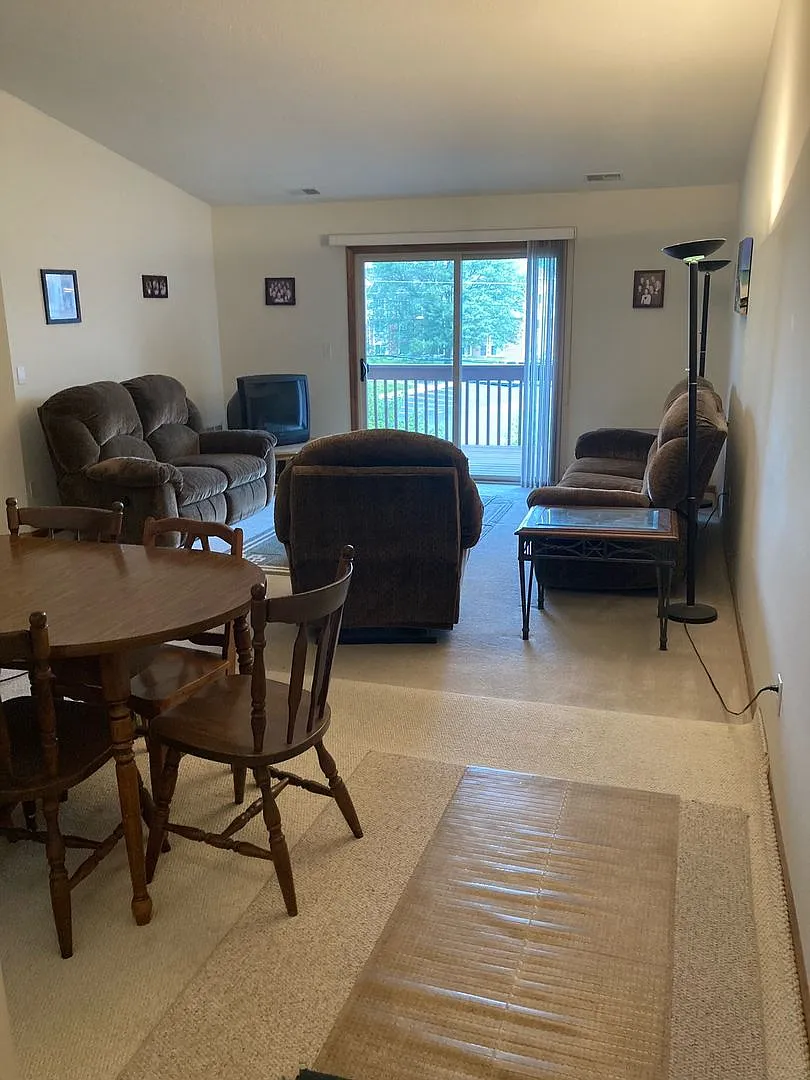 Building Photo - 2636 Stadium View Dr #6