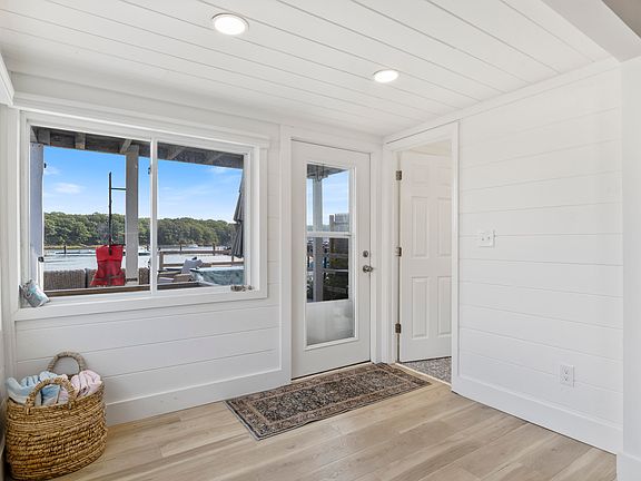 4th image of 13 Bay Avenue