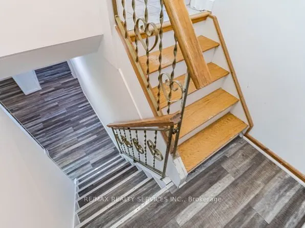 68 Rymal Rd E, Hamilton, ON L9B 1C1