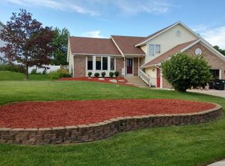 1331 Valleyview Ct NW, Grand Rapids, MI 49544