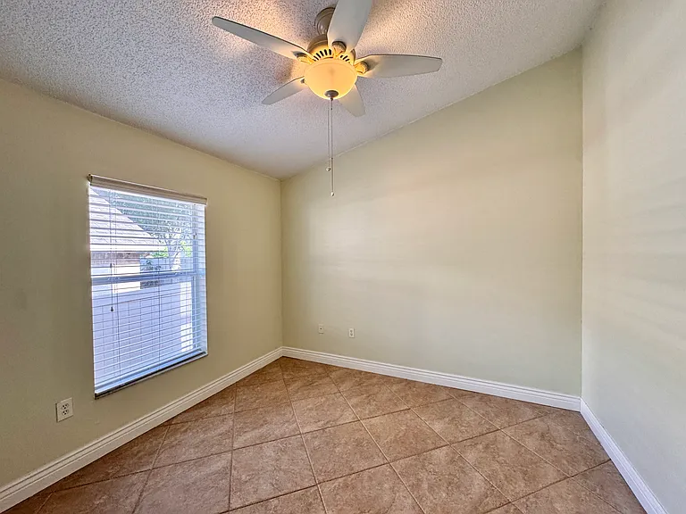 641 Samantha Ln — Photo 13