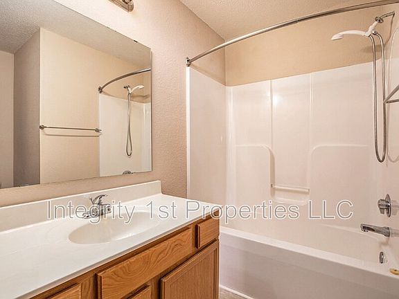 5th image of 210 Pointe Ln