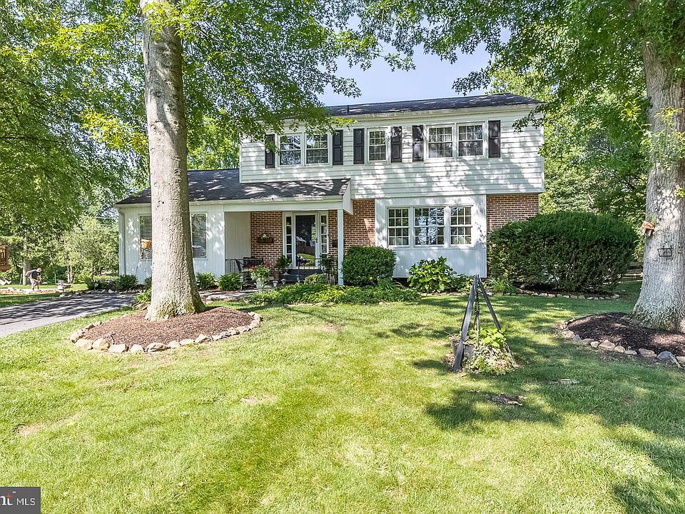 1st image of 306 N Lake Dr