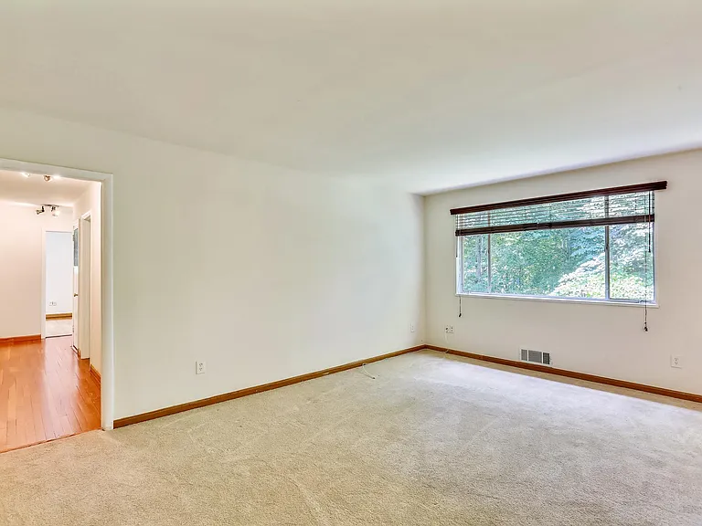 10412 Montrose Ave #202 — Photo 18