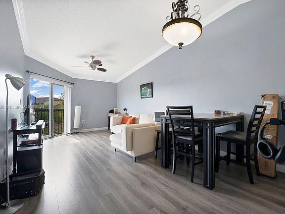 4th image of 9894 Nob Hill Ln #9894