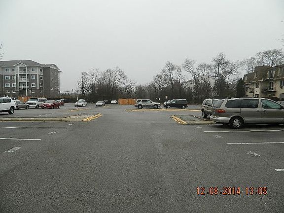 5th image of 270 Shorewood Dr