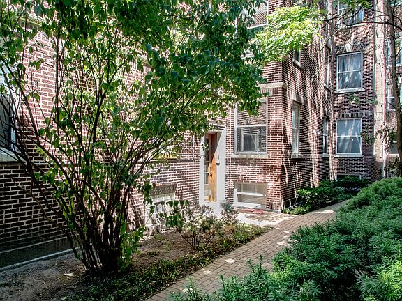 2nd image of 1257 W Devon Ave #3E
